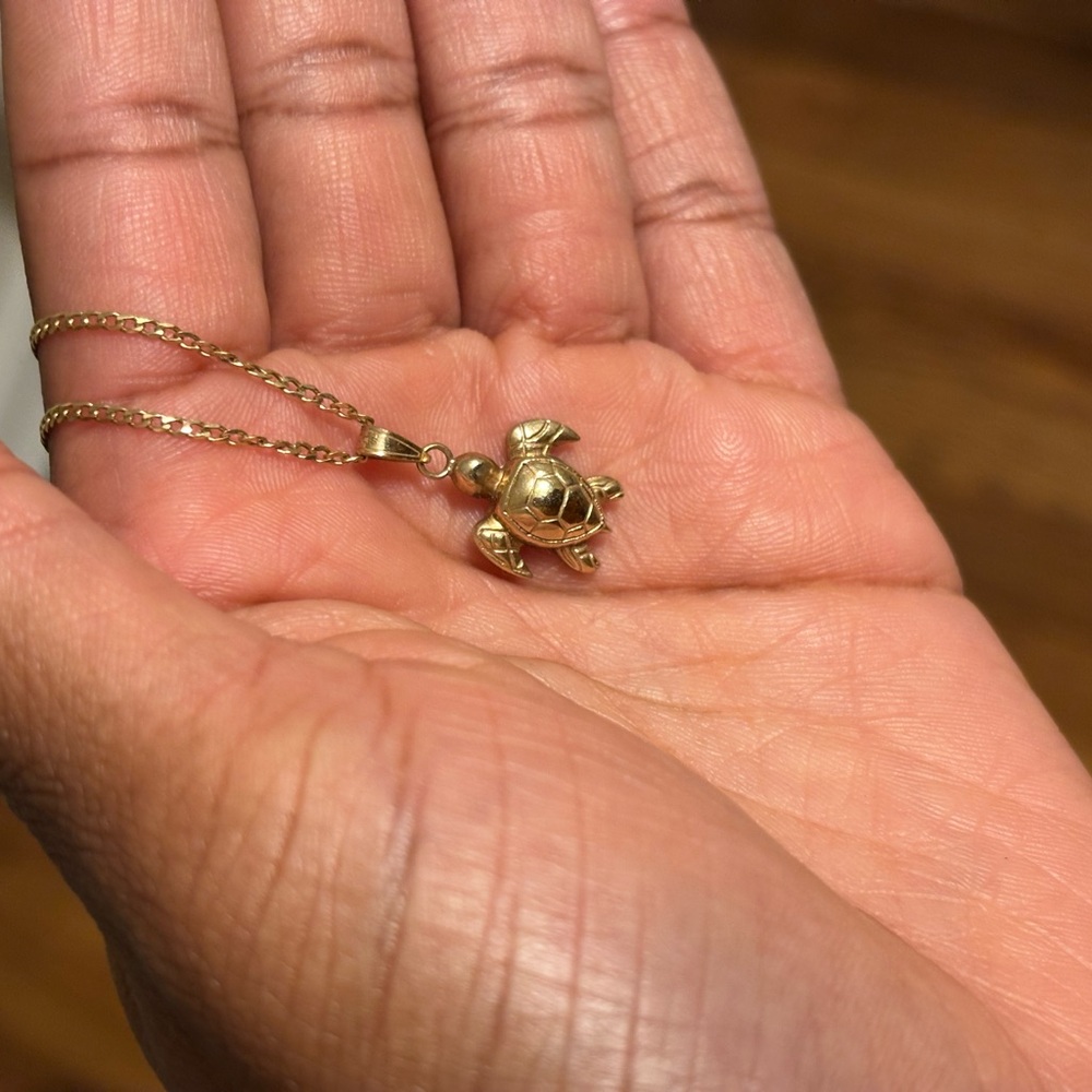 Elegant Gold Chain Necklace